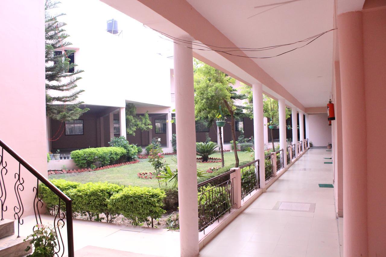 Greenwood Hotel Bhīm Tāl Esterno foto